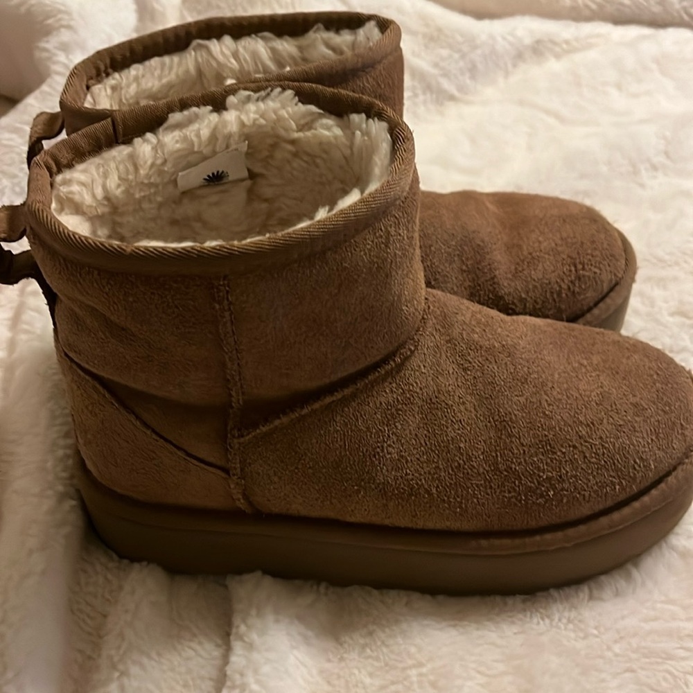 UGGS